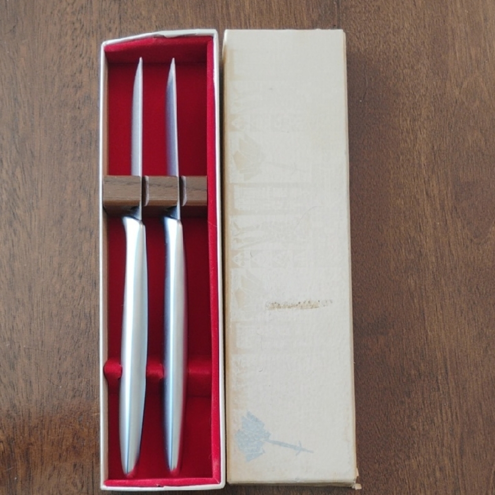 MID CENTURY GERBER LEGENDARY BLADES CARVING KNIFE 2 STEAK KNIVES in  CASE